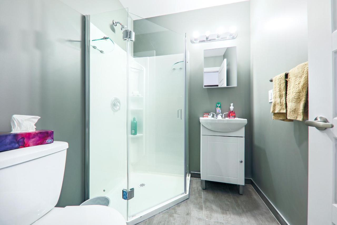 Homa Homestay Hotel By Olympic Stadium Montreal Auberge-Hostel エクステリア 写真