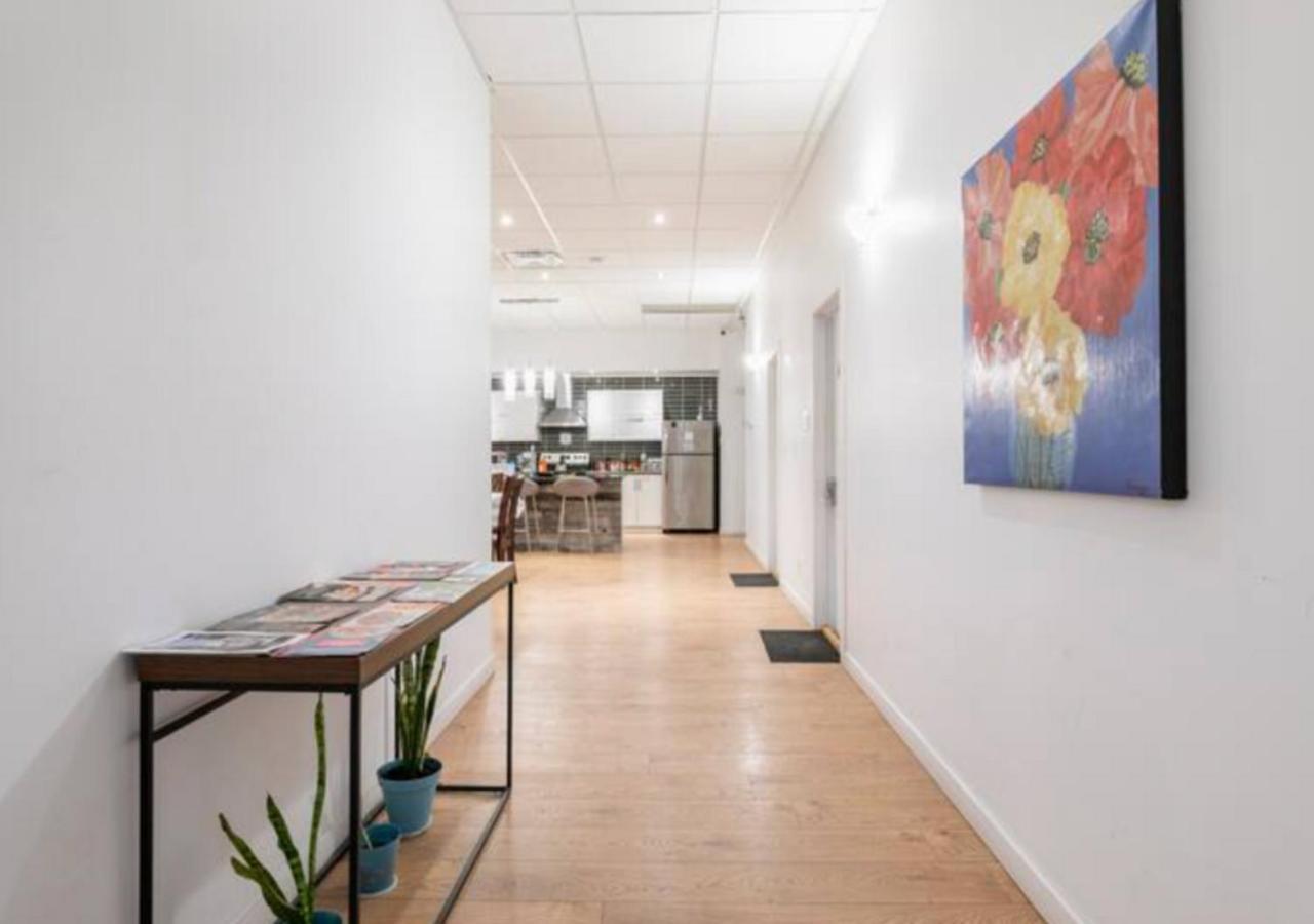 Homa Homestay Hotel By Olympic Stadium Montreal Auberge-Hostel エクステリア 写真