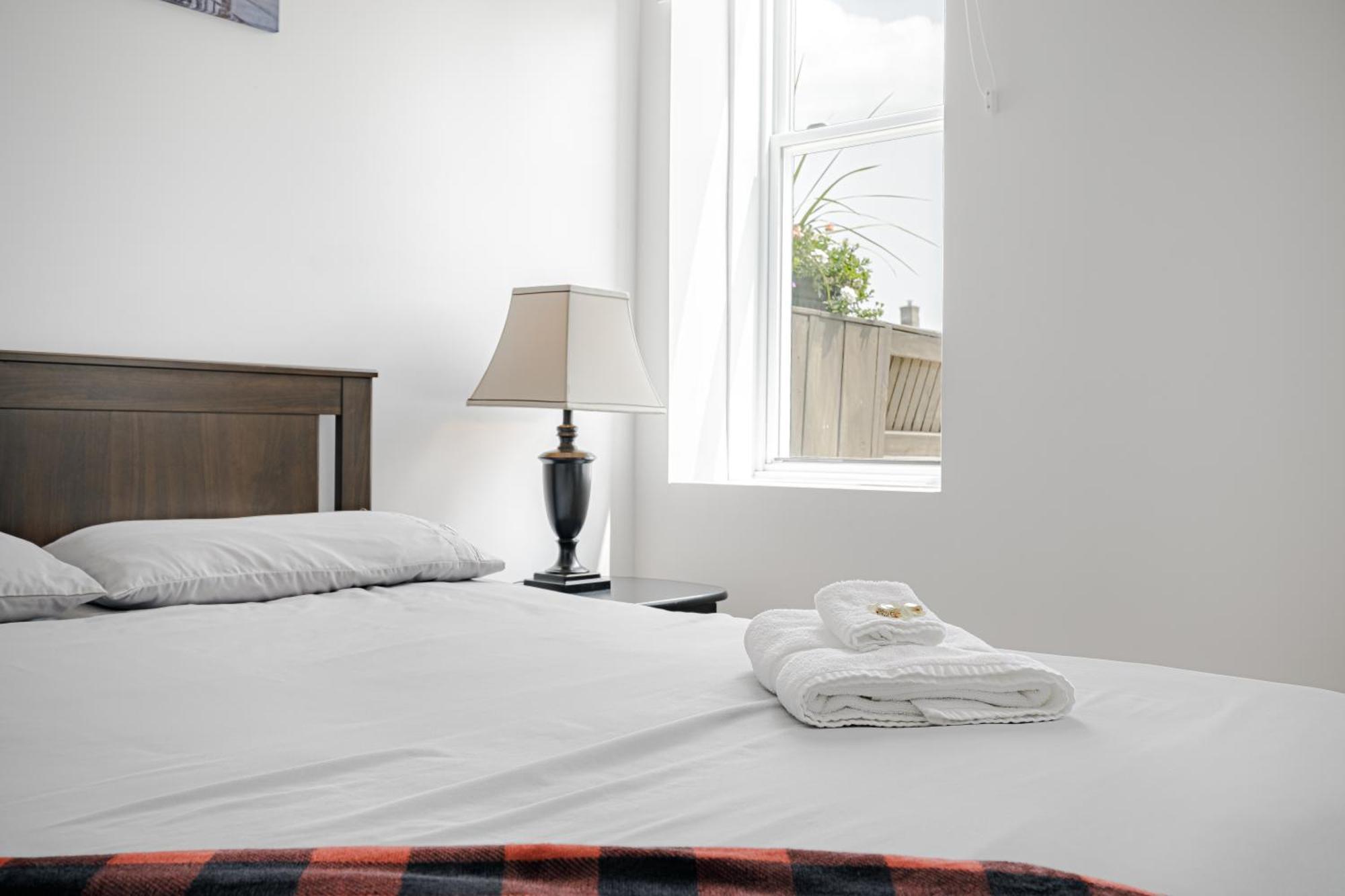 Homa Homestay Hotel By Olympic Stadium Montreal Auberge-Hostel エクステリア 写真