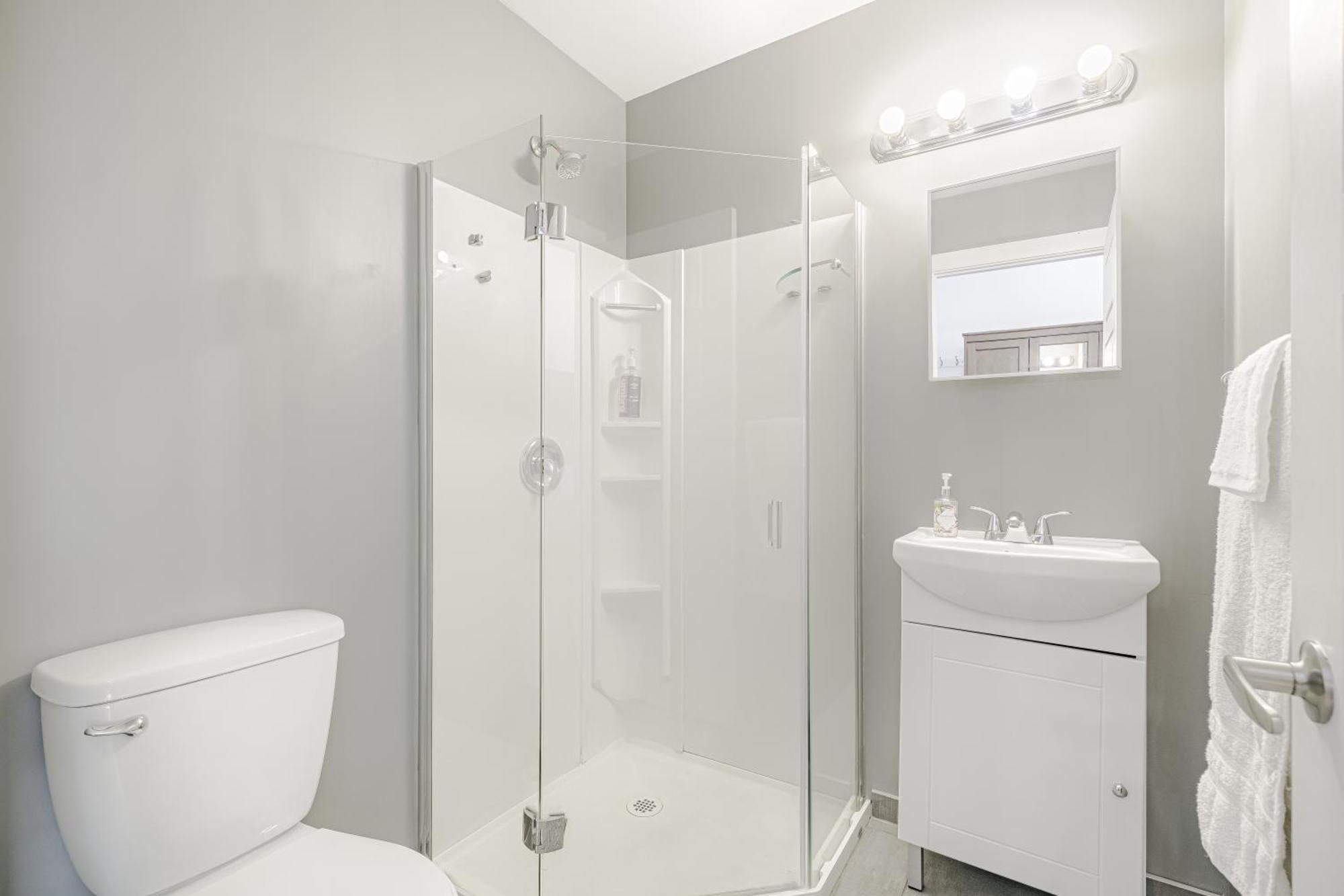 Homa Homestay Hotel By Olympic Stadium Montreal Auberge-Hostel エクステリア 写真