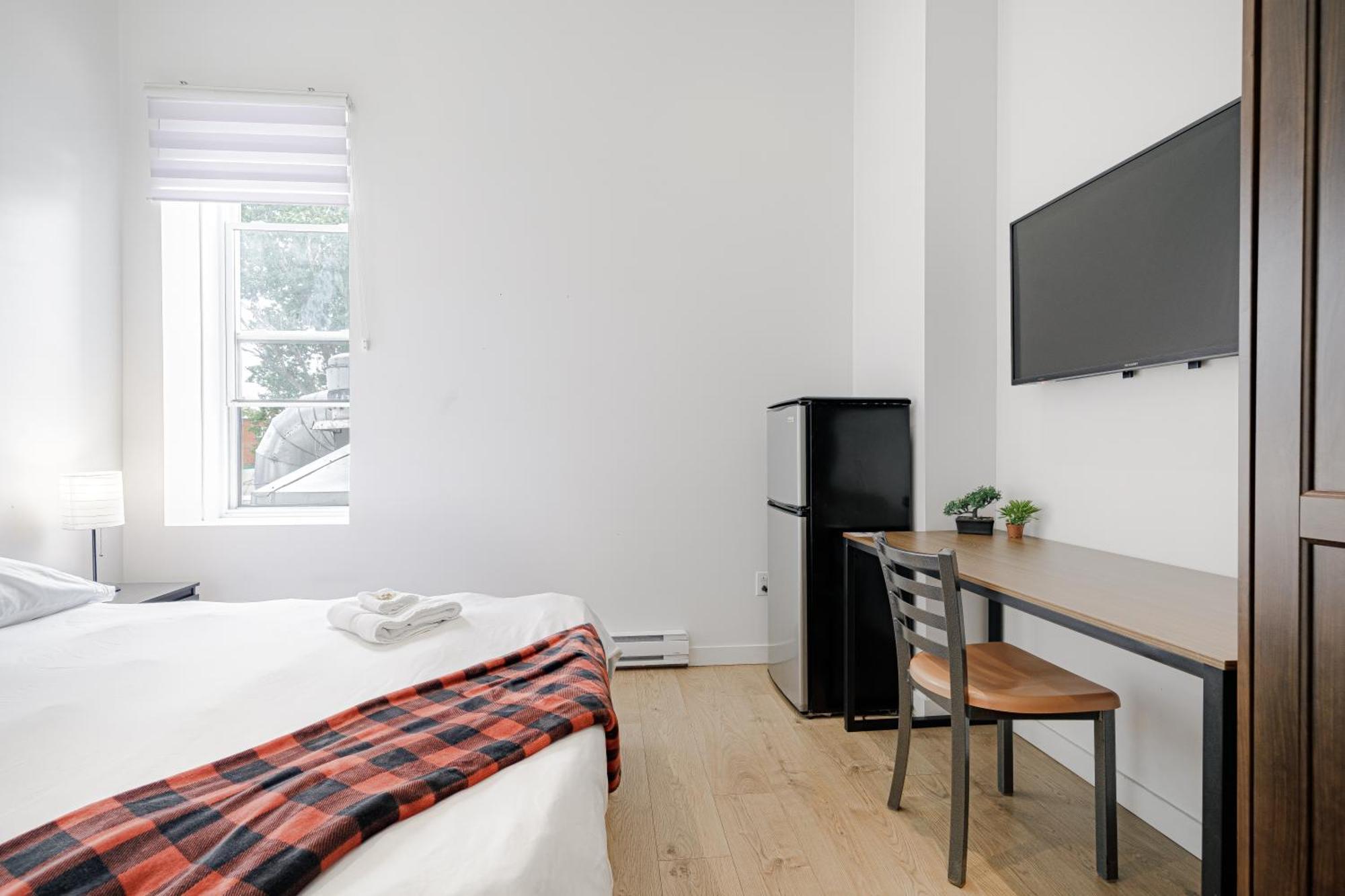 Homa Homestay Hotel By Olympic Stadium Montreal Auberge-Hostel エクステリア 写真