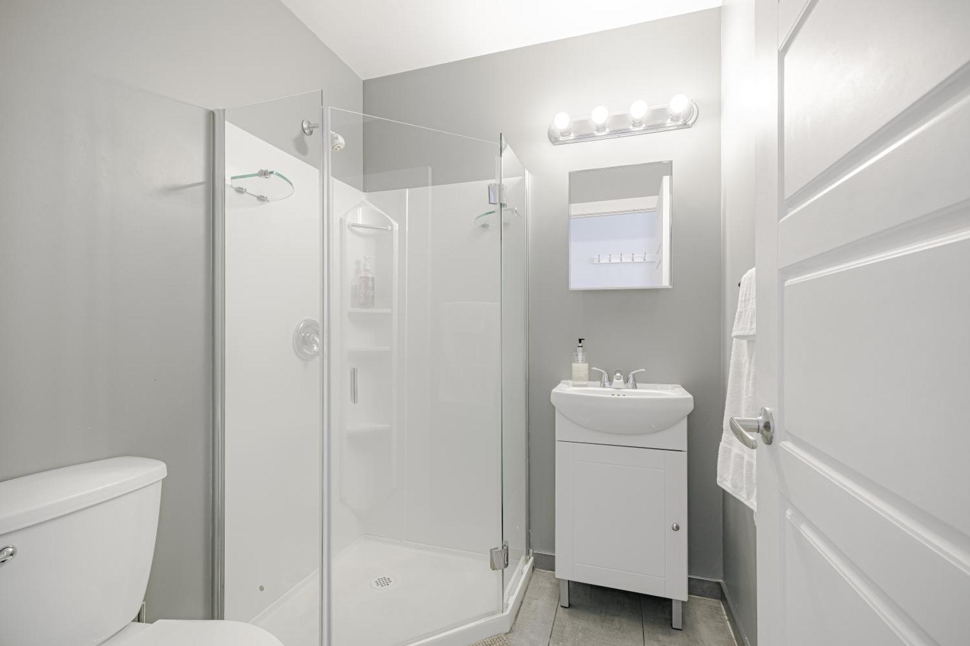 Homa Homestay Hotel By Olympic Stadium Montreal Auberge-Hostel エクステリア 写真