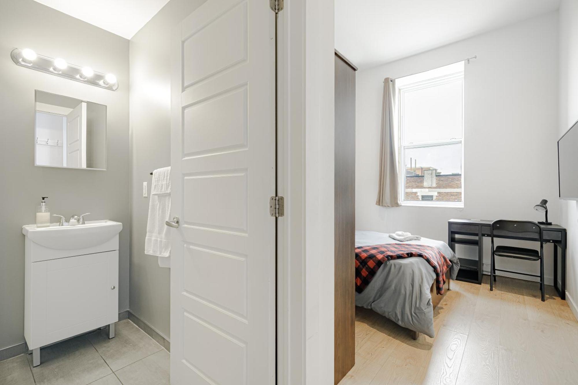 Homa Homestay Hotel By Olympic Stadium Montreal Auberge-Hostel エクステリア 写真