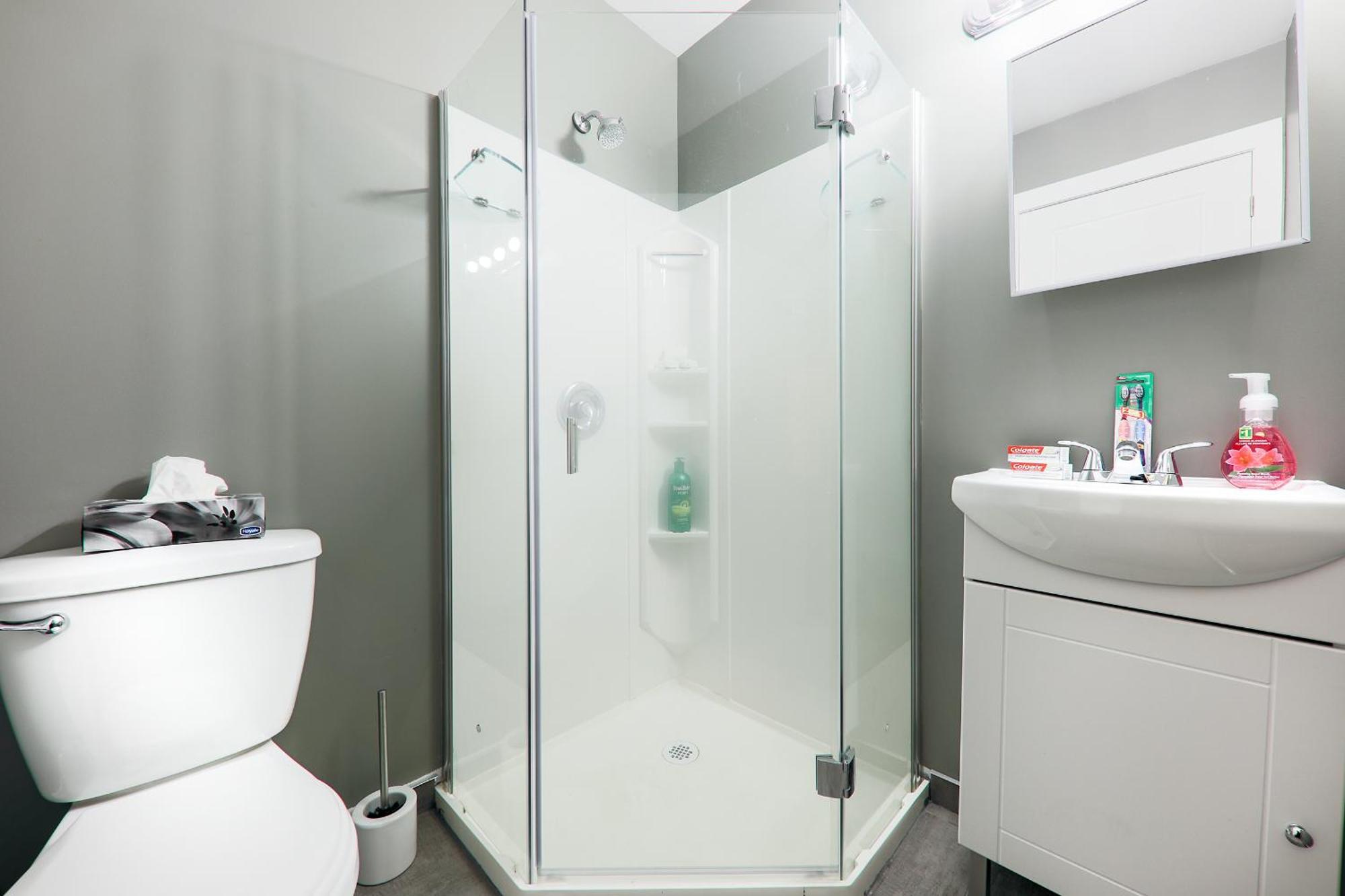 Homa Homestay Hotel By Olympic Stadium Montreal Auberge-Hostel エクステリア 写真