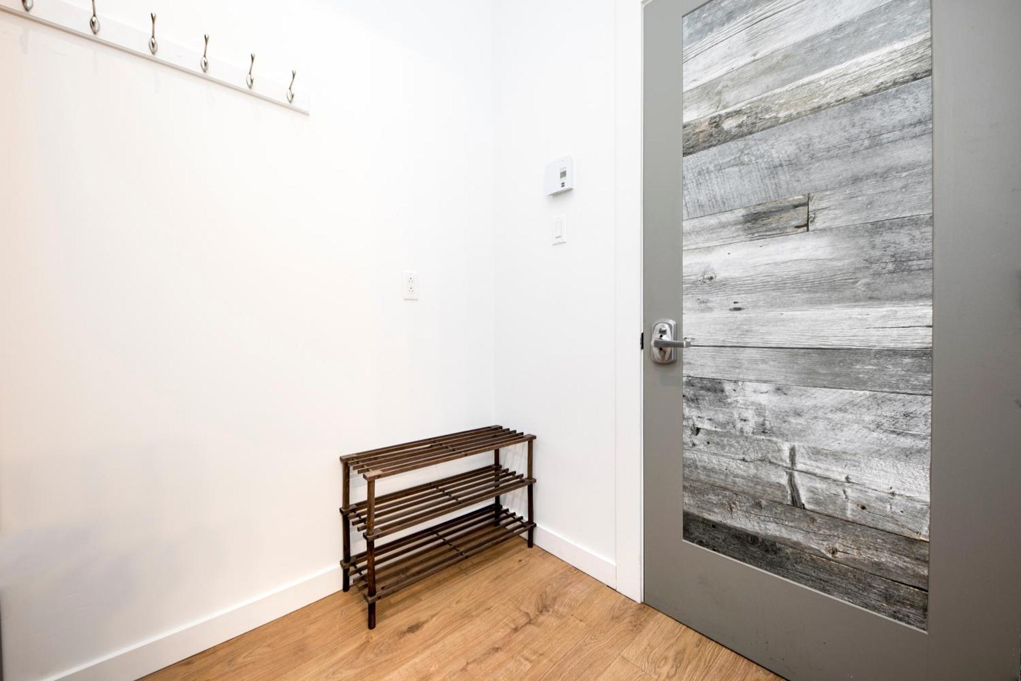 Homa Homestay Hotel By Olympic Stadium Montreal Auberge-Hostel エクステリア 写真