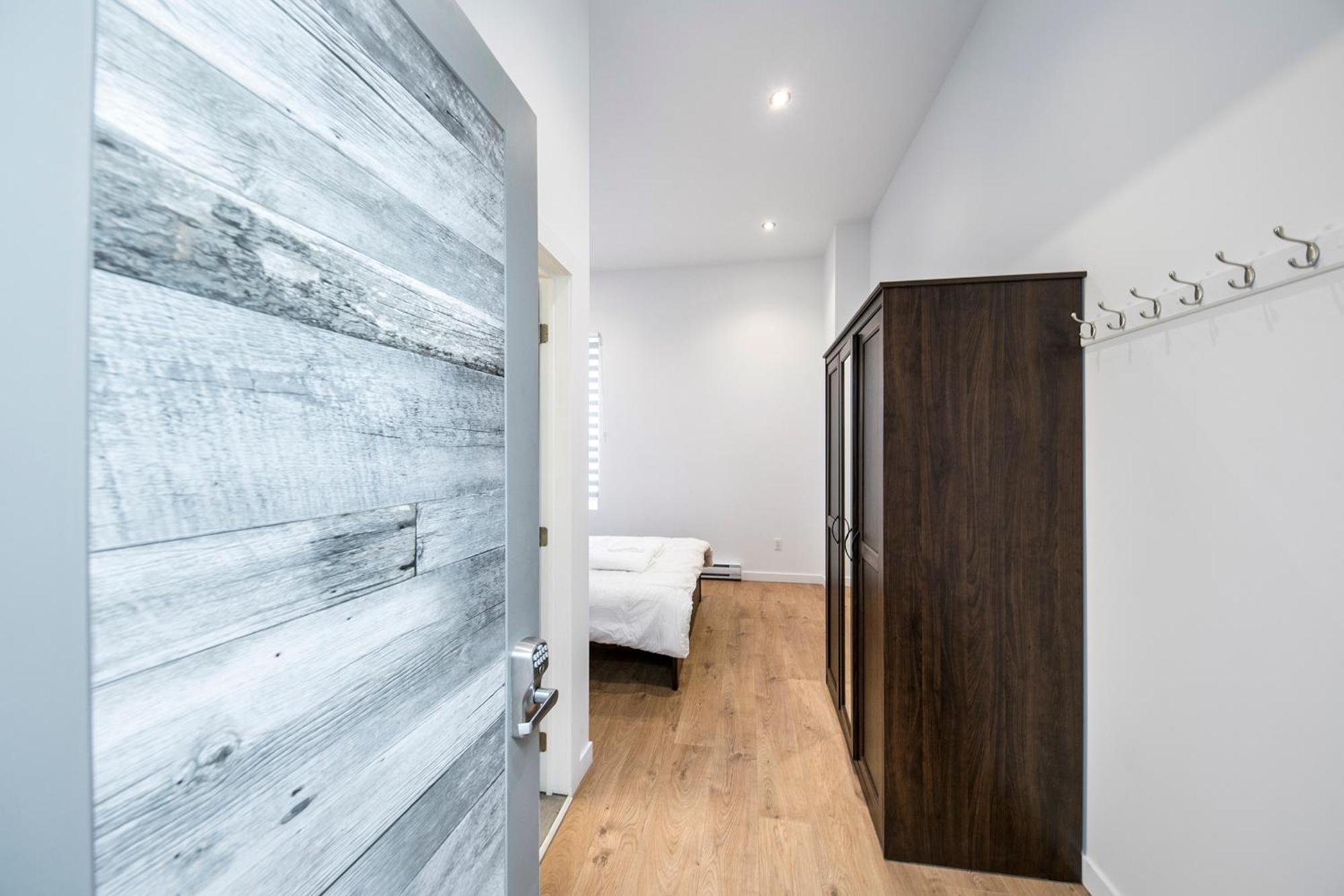 Homa Homestay Hotel By Olympic Stadium Montreal Auberge-Hostel エクステリア 写真