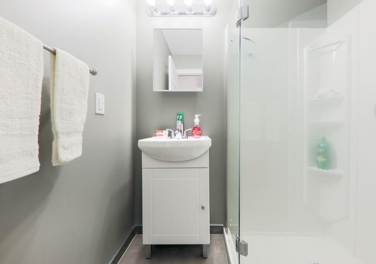 Homa Homestay Hotel By Olympic Stadium Montreal Auberge-Hostel エクステリア 写真