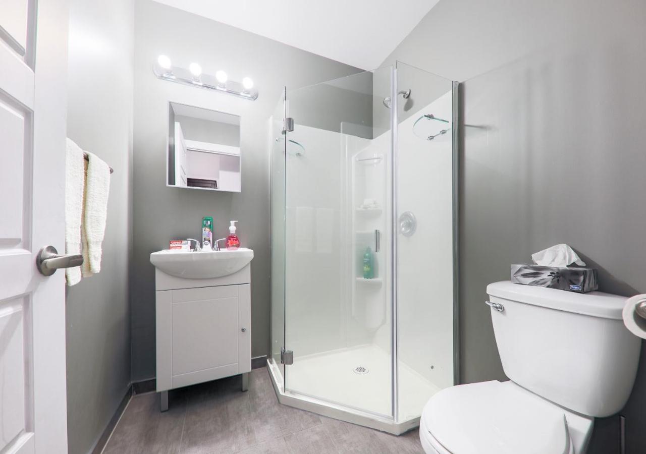 Homa Homestay Hotel By Olympic Stadium Montreal Auberge-Hostel エクステリア 写真